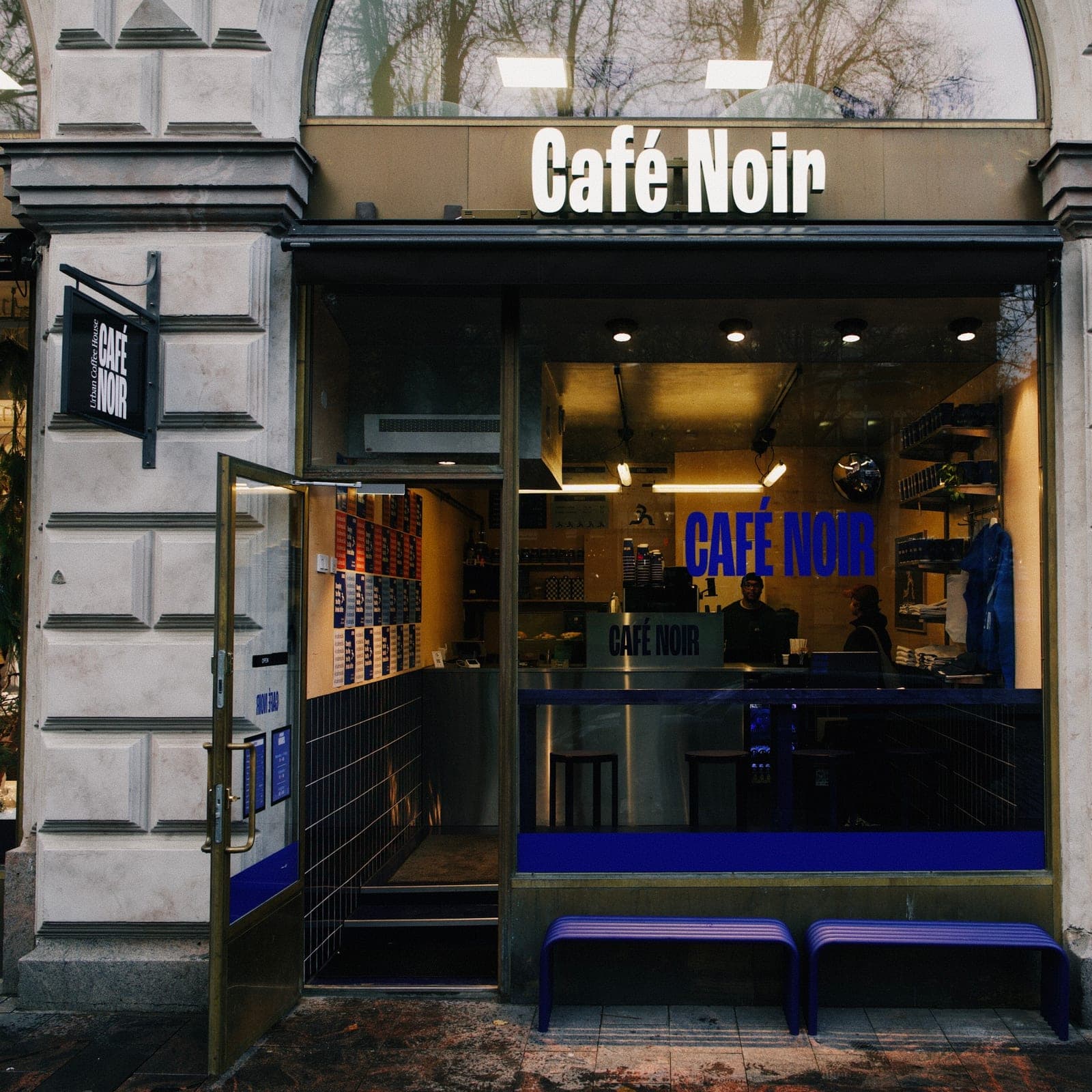 Inside Café Noir on Pohjoisesplanadi
